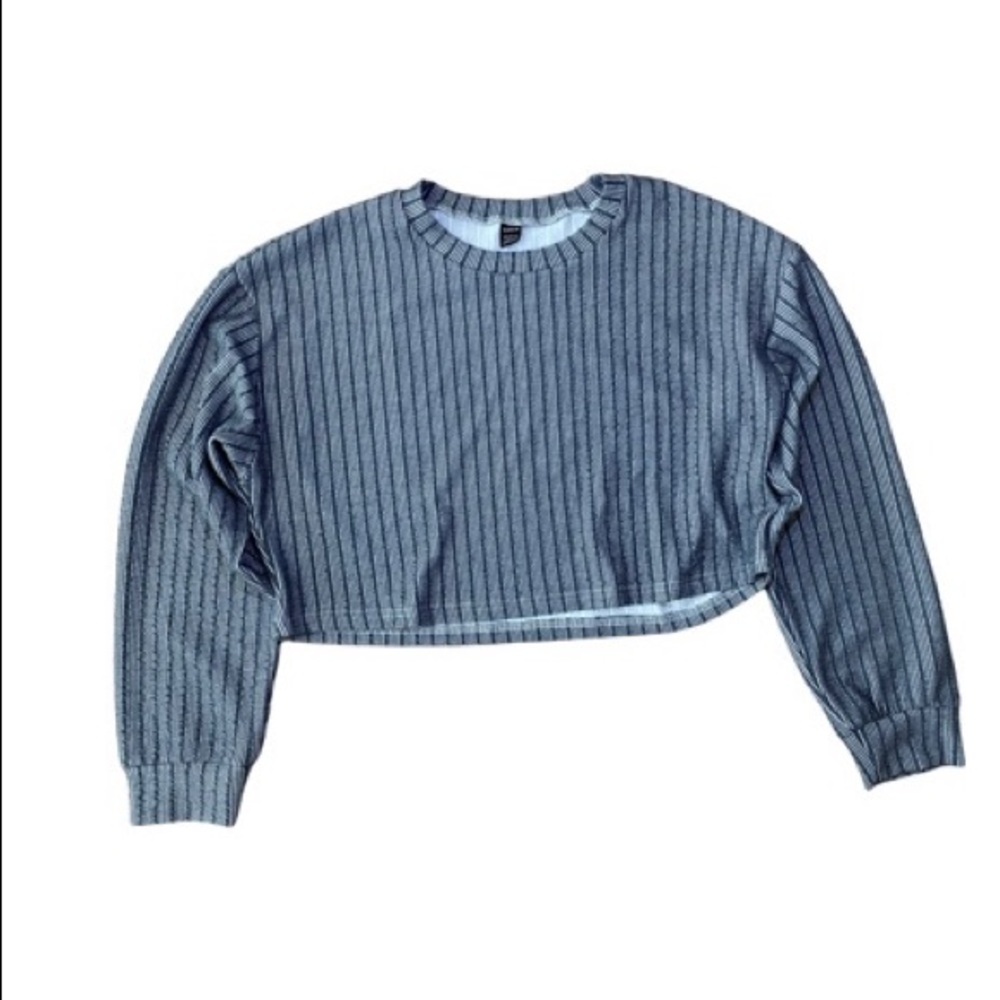 Gray long sleeves shirt